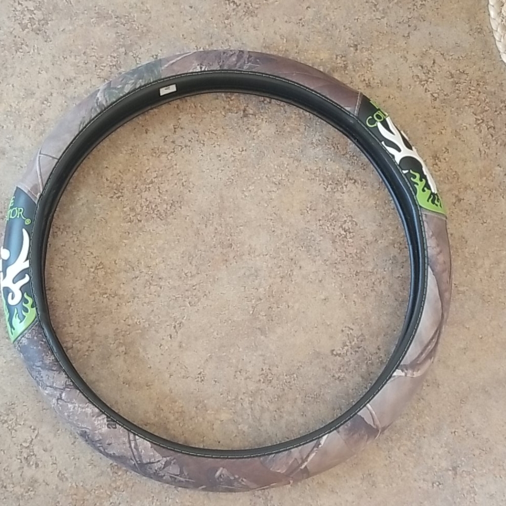 Bone Collector Steering Wheel Cover - Picture 2 of 5